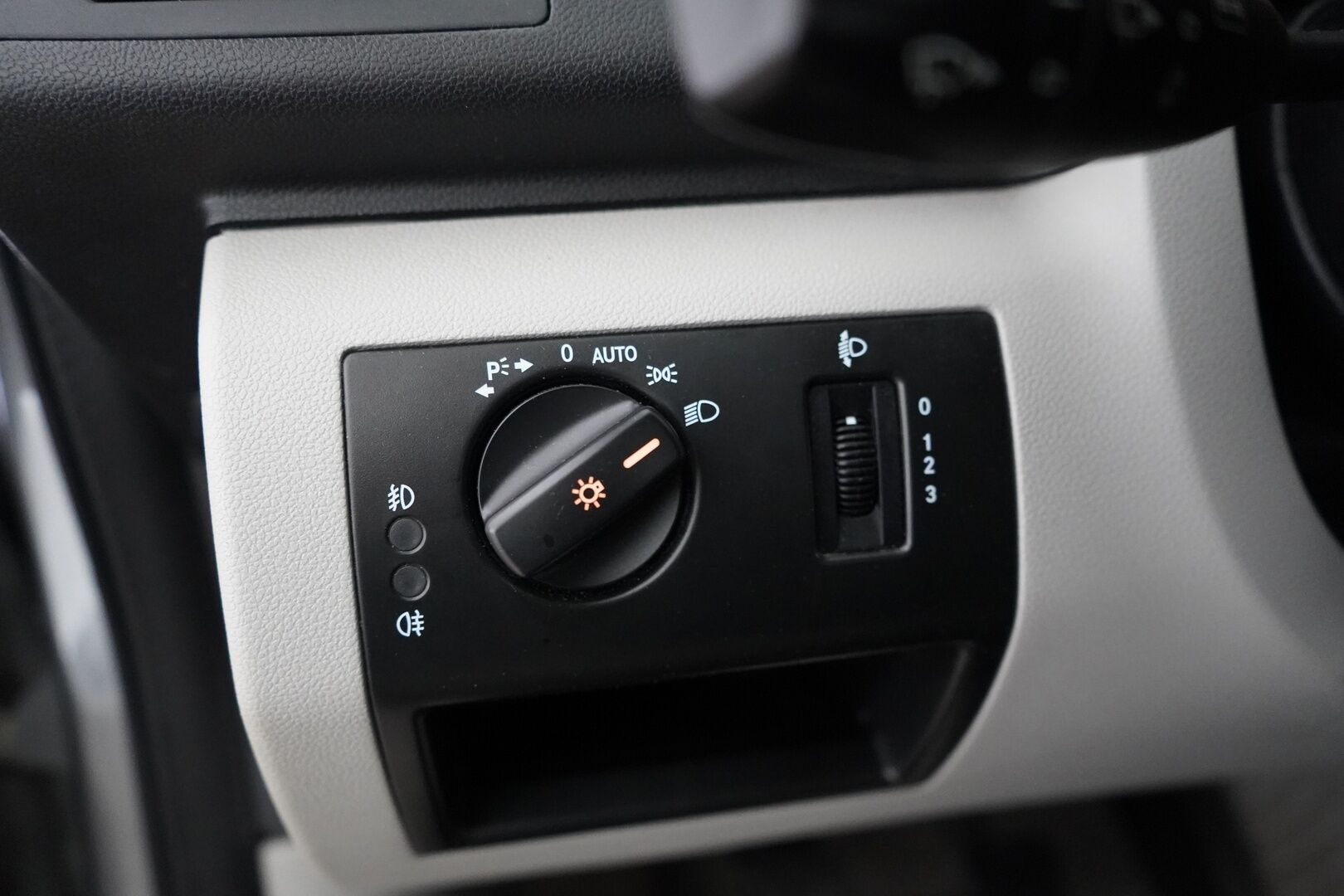 Mercedes-Benz A 2012 160 BE 5D Premium Business * Vakkari / Puolinahat / Tutkat / Penkinlämmittimet / Ilmastointi * - Suomi-auto / Kadet OEM vanteet / 1 / 26 Katsastettu / Myydään juuri huollettuna