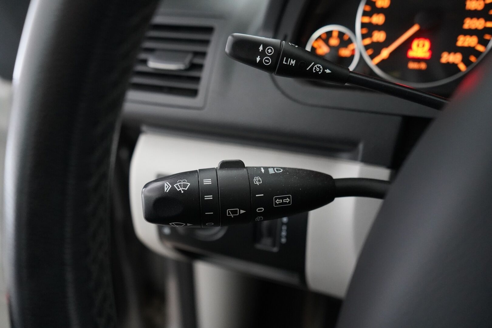 Mercedes-Benz A 2012 160 BE 5D Premium Business * Vakkari / Puolinahat / Tutkat / Penkinlämmittimet / Ilmastointi * - Suomi-auto / Kadet OEM vanteet / 1 / 26 Katsastettu / Myydään juuri huollettuna