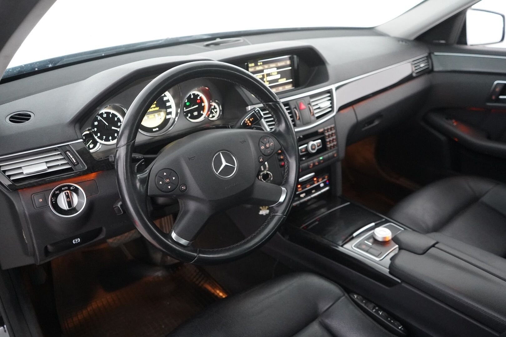 Mercedes-Benz E 2012 220 CDI BE A Premium Business *Yritys Outlet- Myydään vain yrityksille!* - Yritys Outlet- Myydään vain yrityksille | Webasto | Sähköinen koukku | Nahat | Osasähkö | Tutkat | Kahdet renkaat alumiinivantein | Siisti
