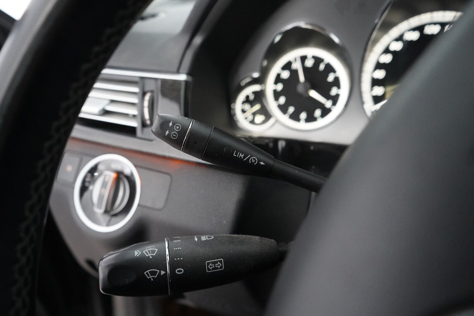 Mercedes-Benz E 2012 220 CDI BE A Premium Business *Yritys Outlet- Myydään vain yrityksille!* - Yritys Outlet- Myydään vain yrityksille | Webasto | Sähköinen koukku | Nahat | Osasähkö | Tutkat | Kahdet renkaat alumiinivantein | Siisti
