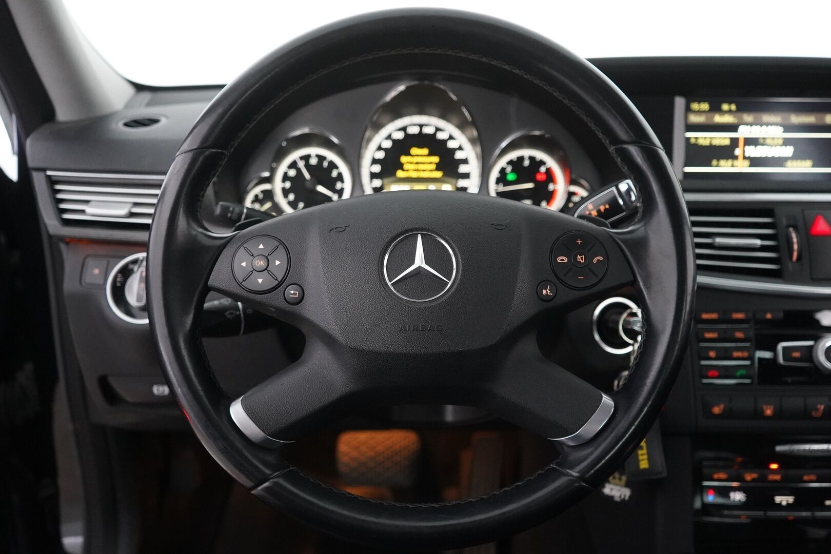 Mercedes-Benz E 2012 220 CDI BE A Premium Business *Yritys Outlet- Myydään vain yrityksille!* - Yritys Outlet- Myydään vain yrityksille | Webasto | Sähköinen koukku | Nahat | Osasähkö | Tutkat | Kahdet renkaat alumiinivantein | Siisti