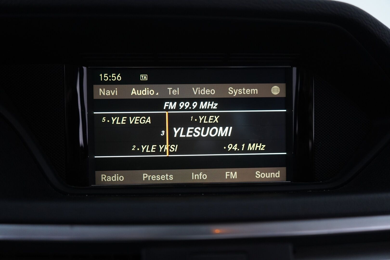 Mercedes-Benz E 2012 220 CDI BE A Premium Business *Yritys Outlet- Myydään vain yrityksille!* - Yritys Outlet- Myydään vain yrityksille | Webasto | Sähköinen koukku | Nahat | Osasähkö | Tutkat | Kahdet renkaat alumiinivantein | Siisti