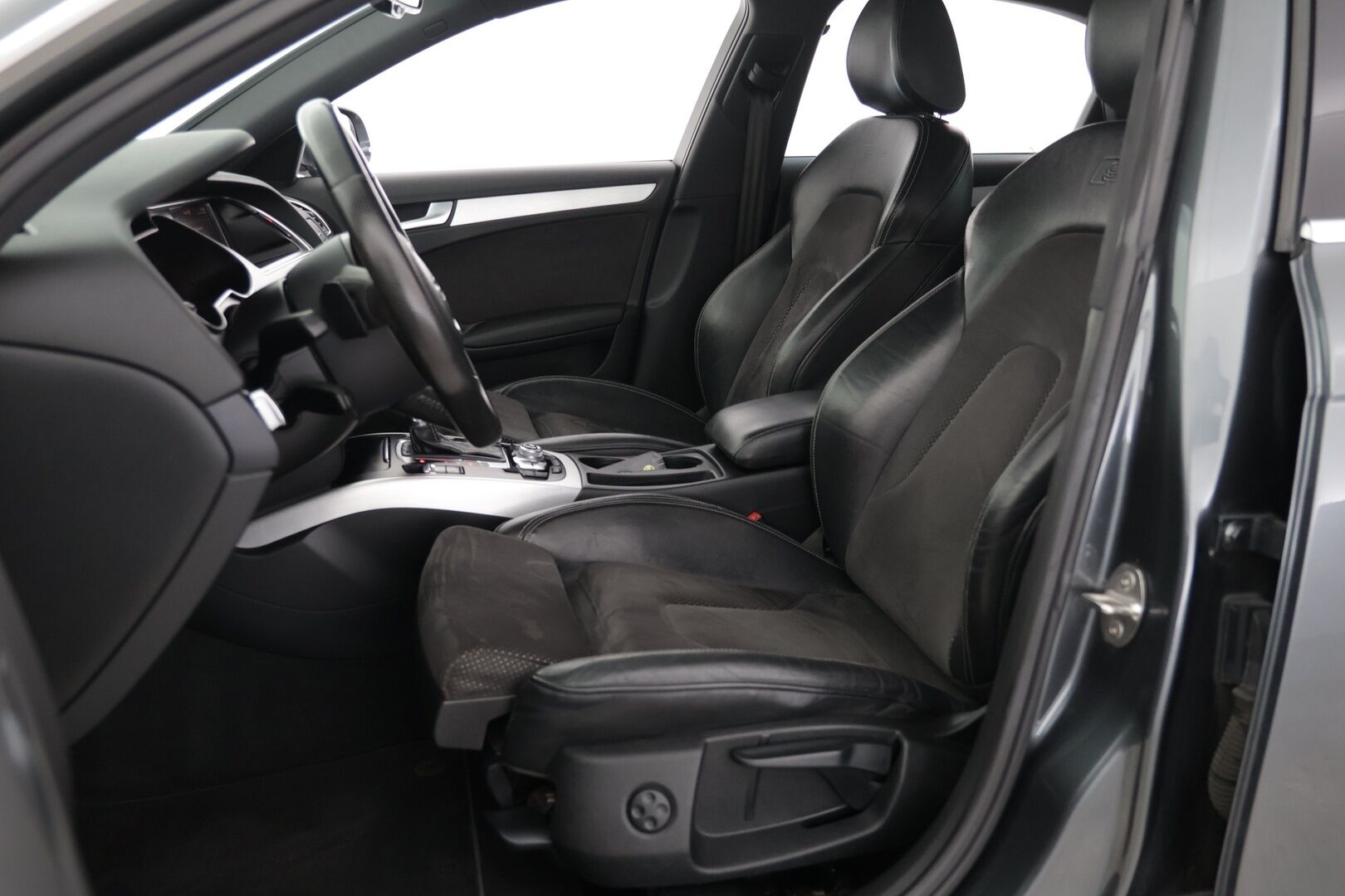 Audi A4 2012 Sedan LE 2,0 TFSI 155 kW quattro S tronic | Myynnissä Huutokaupat.com! - Myynnissä Huutokaupat.com! | S-Line | Lohkolämmitin | Vakionopeudensäädin |