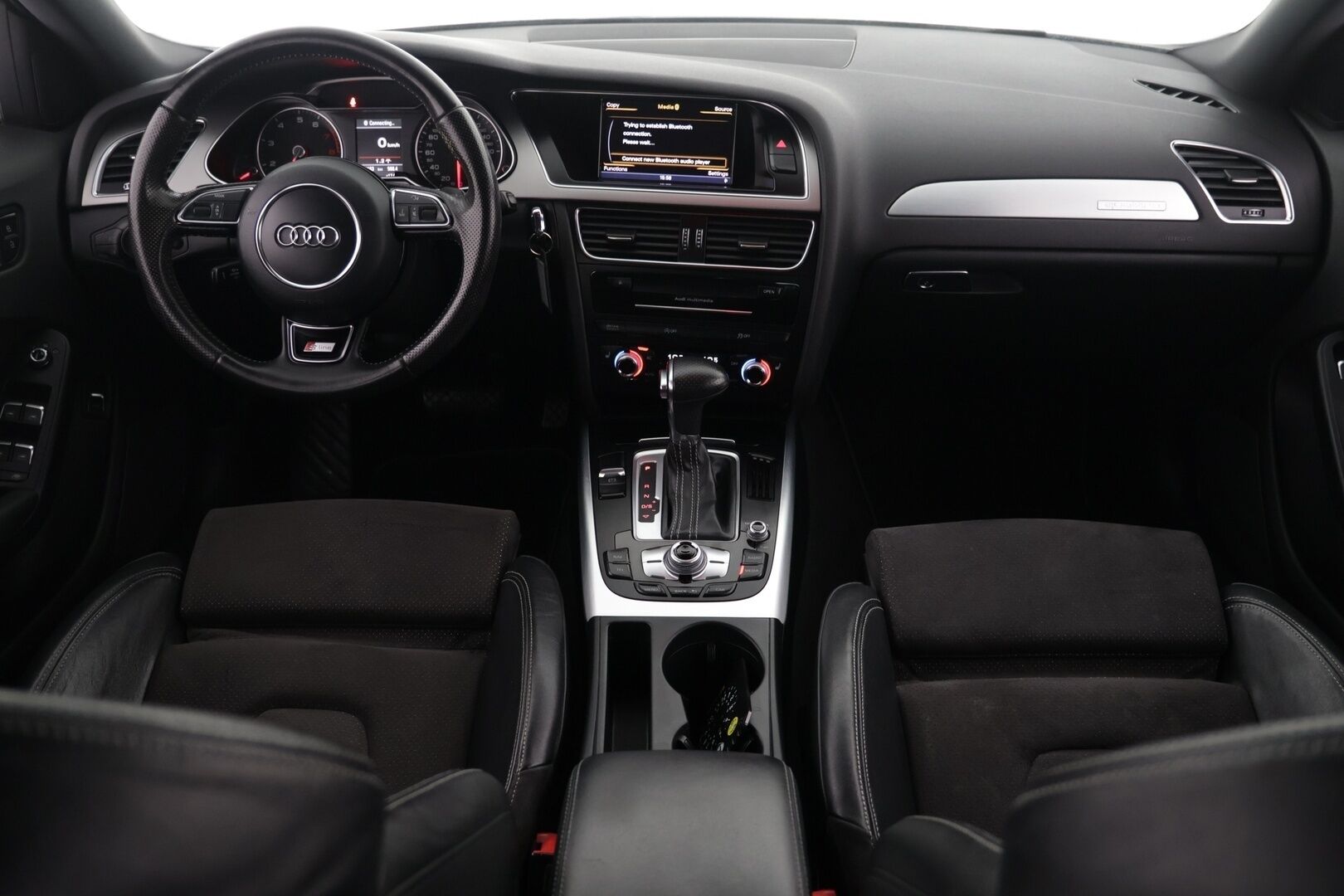 Audi A4 2012 Sedan LE 2,0 TFSI 155 kW quattro S tronic | Myynnissä Huutokaupat.com! - Myynnissä Huutokaupat.com! | S-Line | Lohkolämmitin | Vakionopeudensäädin |