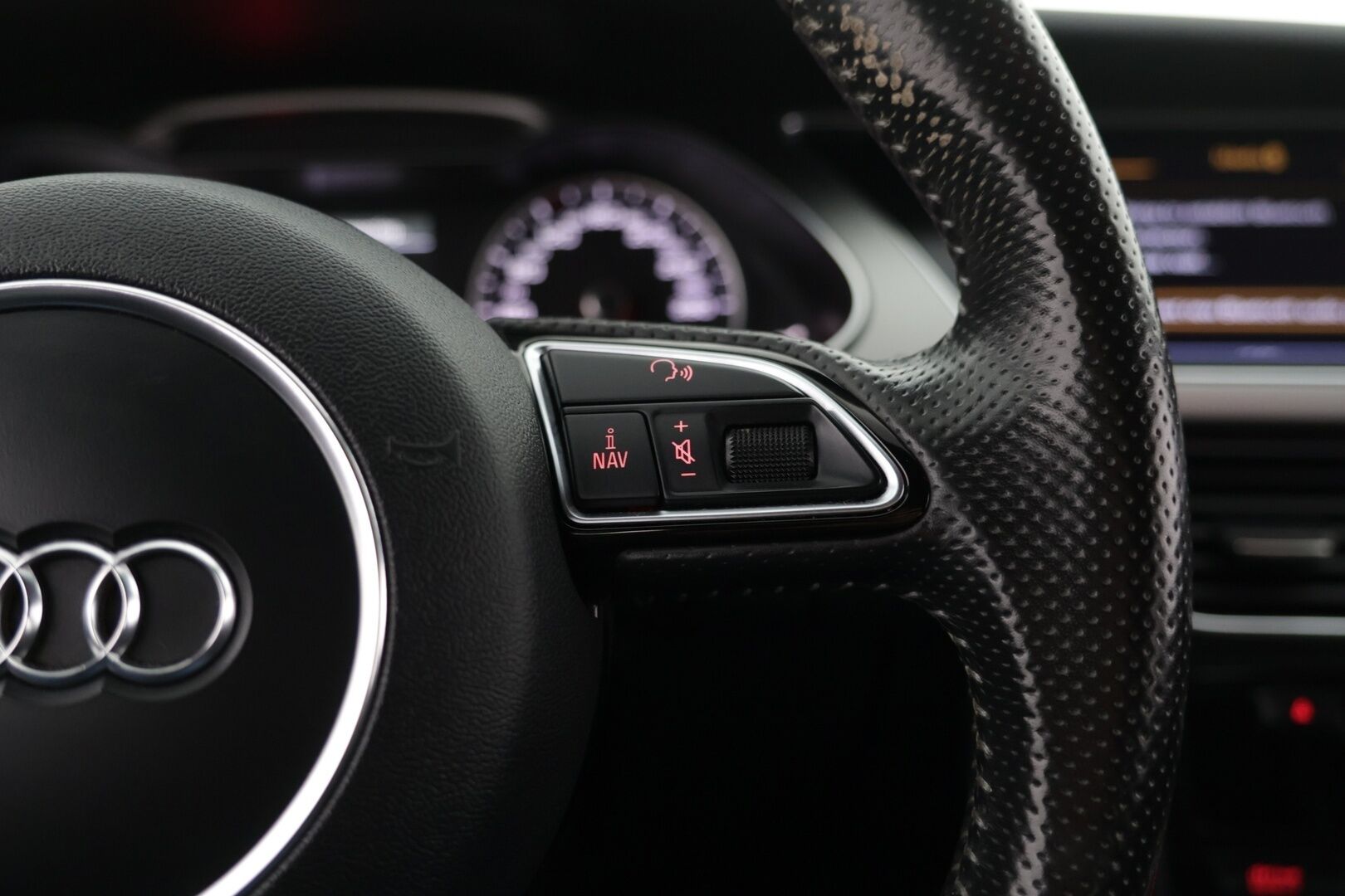 Audi A4 2012 Sedan LE 2,0 TFSI 155 kW quattro S tronic | Myynnissä Huutokaupat.com! - Myynnissä Huutokaupat.com! | S-Line | Lohkolämmitin | Vakionopeudensäädin |