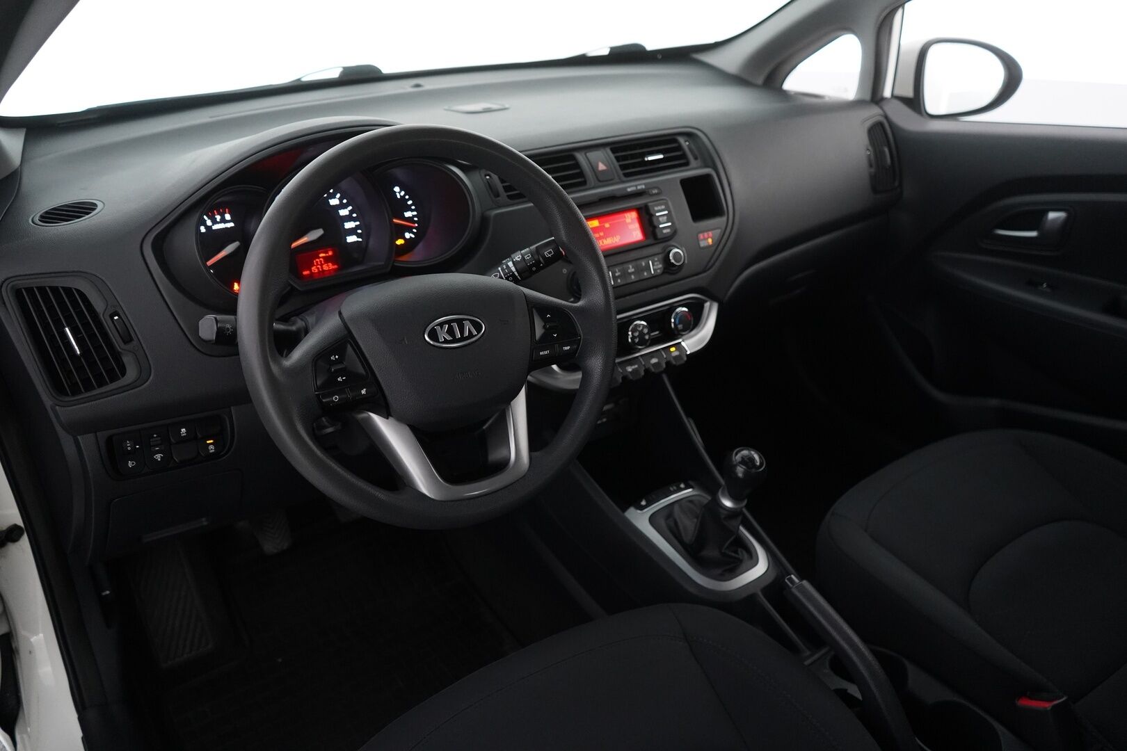 Kia Rio 2012 1,2 ISG LX 3D EcoDynamics *Ac / Lohkolämmitin sisähaaralla / Penkinlämmittimet - Suomi-auto / Kytkin uusittu 04/25 / Uusi tuulilasi vaihdettu 07/25! / Vuoden leima!