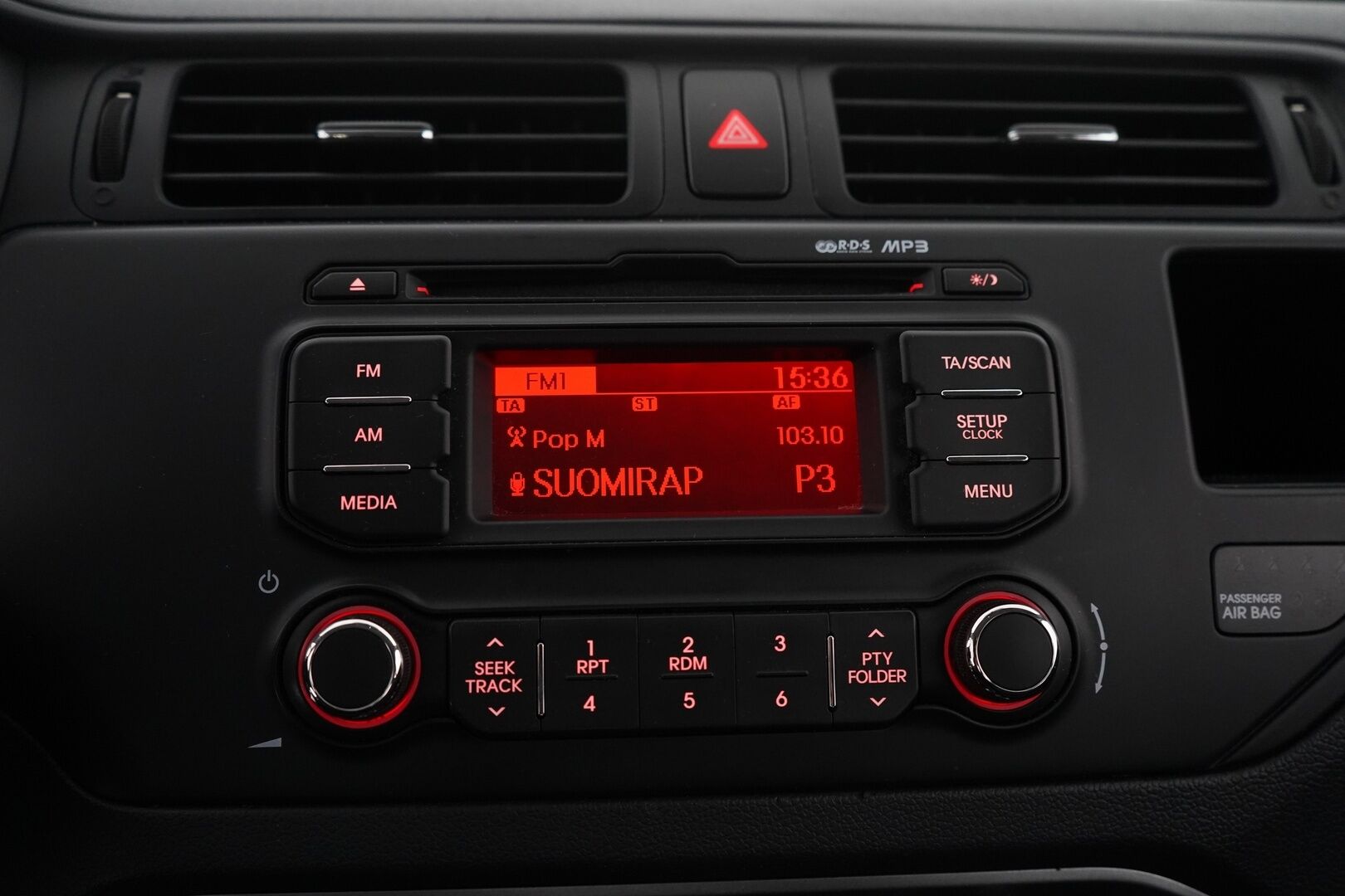 Kia Rio 2012 1,2 ISG LX 3D EcoDynamics *Ac / Lohkolämmitin sisähaaralla / Penkinlämmittimet - Suomi-auto / Kytkin uusittu 04/25 / Uusi tuulilasi vaihdettu 07/25! / Vuoden leima!