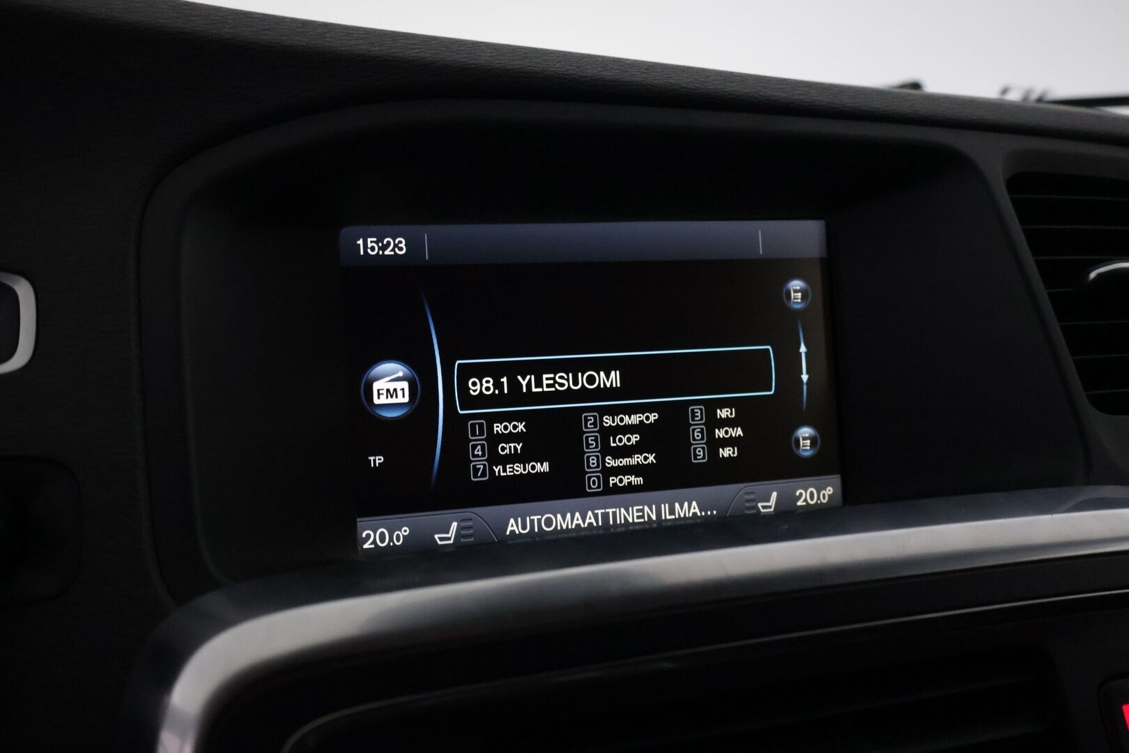 Volvo V60 2013 D4 Momentum Business aut - YritysOutlet - Myydään vain yrityksille - Vakkari | Webasto | Puolinahat | Xenon 