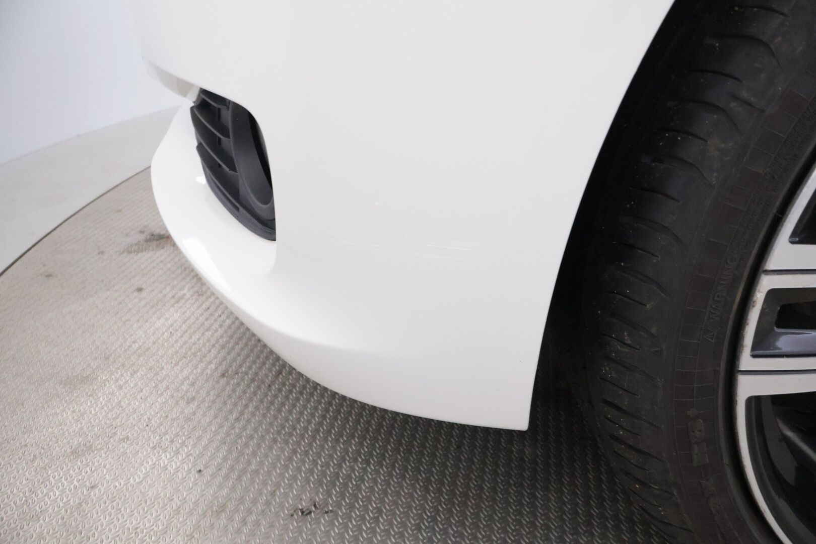 BMW 320 2013 F30 Sedan 320i TwinPower Turbo A xDrive Limited xDrive Edition  *YritysOutlet - Myydään vain yrityksille* - *Tämä auto myydään yritysOutlet valikoimasta vain yrityksille*