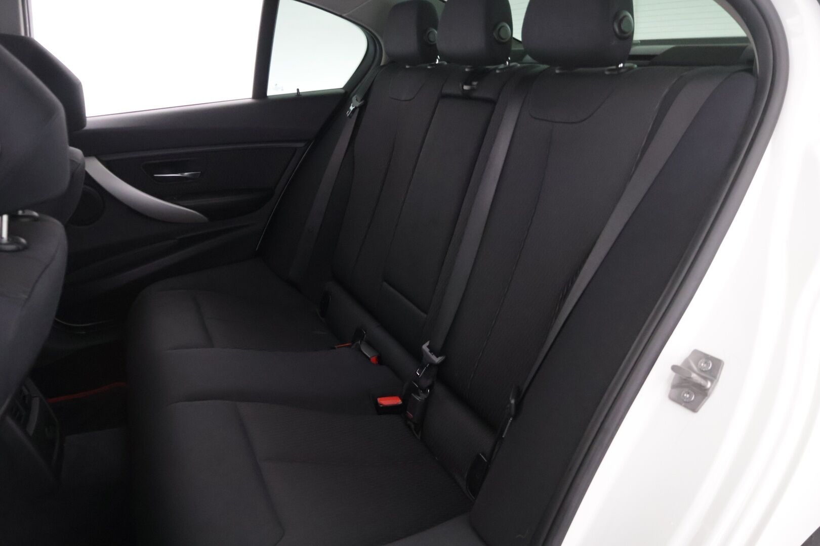 BMW 320 2013 F30 Sedan 320i TwinPower Turbo A xDrive Limited xDrive Edition  *YritysOutlet - Myydään vain yrityksille* - *Tämä auto myydään yritysOutlet valikoimasta vain yrityksille*