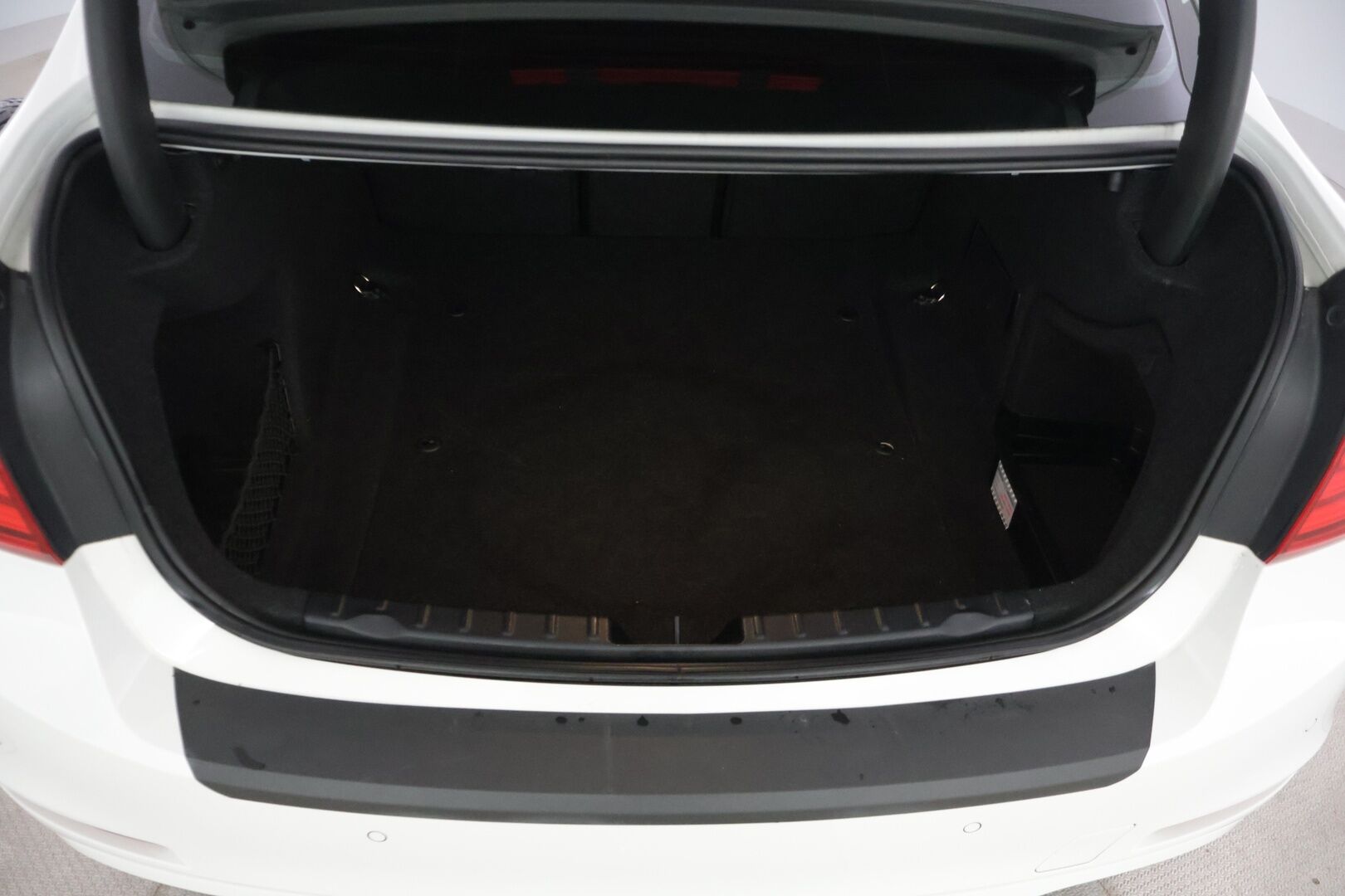 BMW 320 2013 F30 Sedan 320i TwinPower Turbo A xDrive Limited xDrive Edition  *YritysOutlet - Myydään vain yrityksille* - *Tämä auto myydään yritysOutlet valikoimasta vain yrityksille*