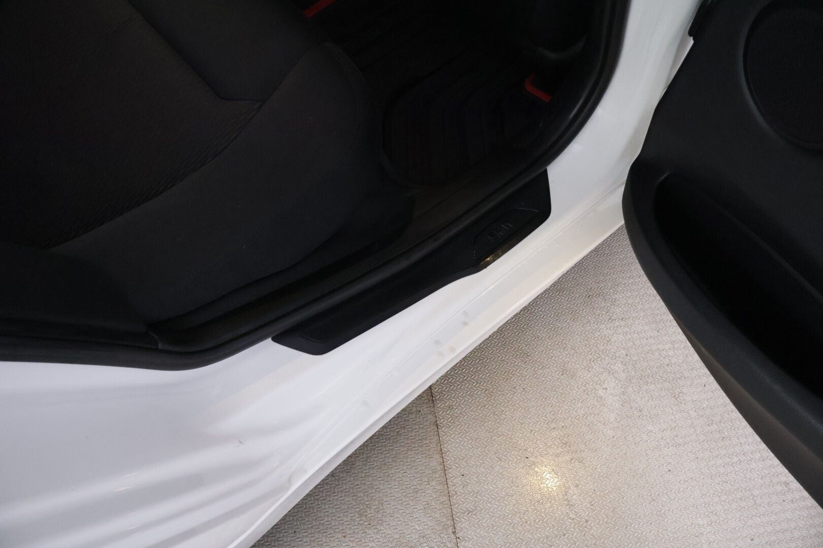 BMW 320 2013 F30 Sedan 320i TwinPower Turbo A xDrive Limited xDrive Edition  *YritysOutlet - Myydään vain yrityksille* - *Tämä auto myydään yritysOutlet valikoimasta vain yrityksille*