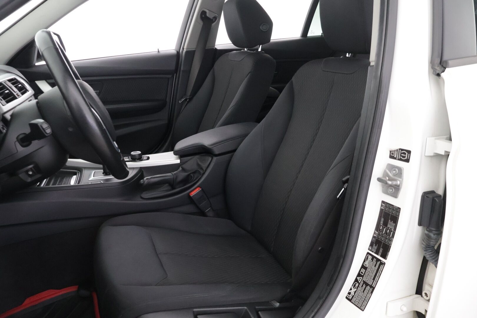 BMW 320 2013 F30 Sedan 320i TwinPower Turbo A xDrive Limited xDrive Edition  *YritysOutlet - Myydään vain yrityksille* - *Tämä auto myydään yritysOutlet valikoimasta vain yrityksille*