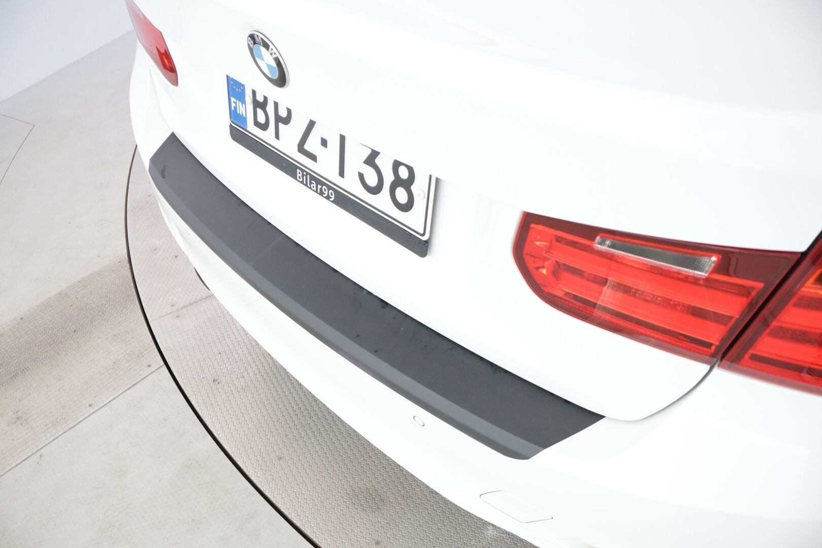 BMW 320 2013 F30 Sedan 320i TwinPower Turbo A xDrive Limited xDrive Edition  *YritysOutlet - Myydään vain yrityksille* - *Tämä auto myydään yritysOutlet valikoimasta vain yrityksille*