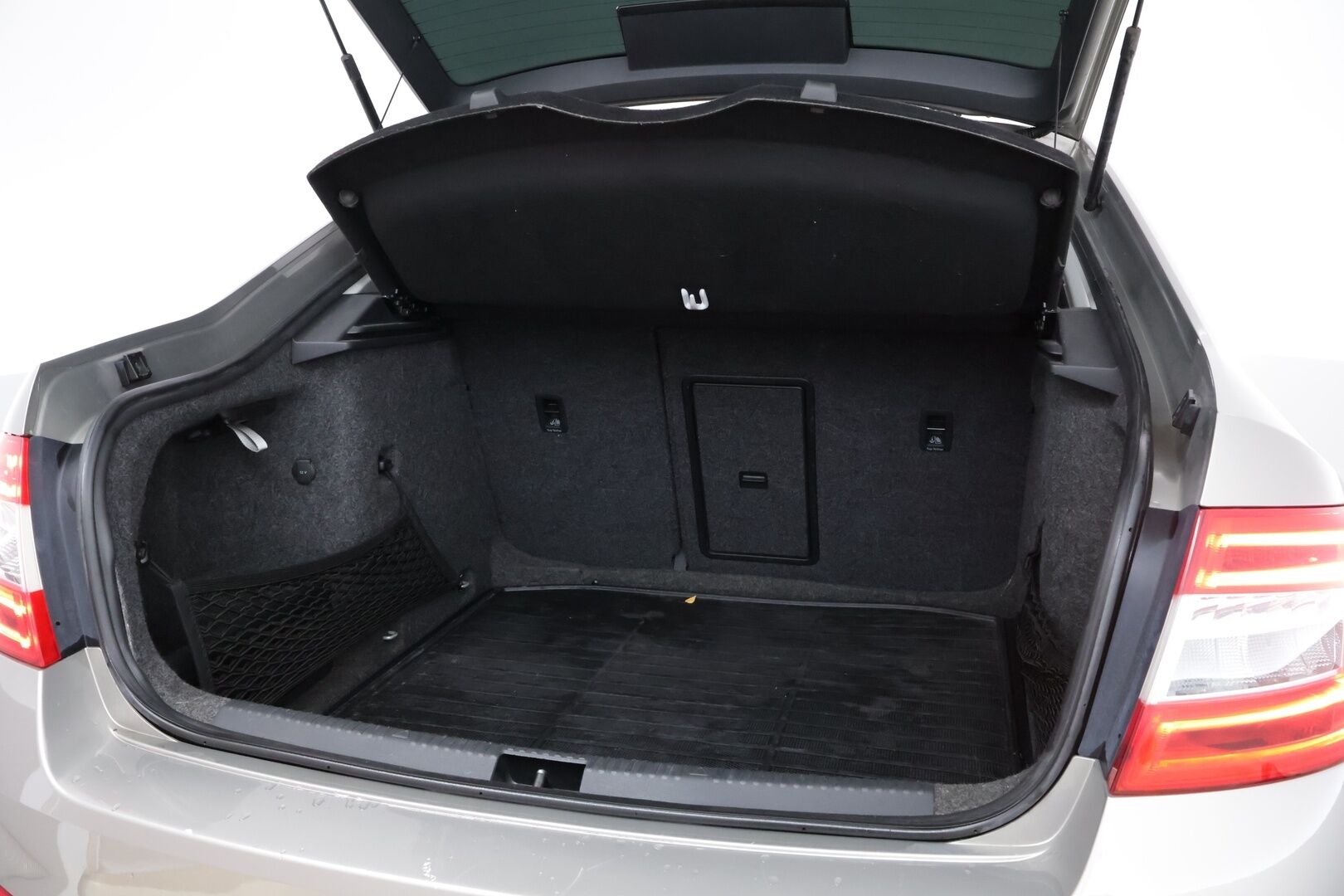 Skoda Octavia 2013 1,6 TDI Ambition DSG Autom. - Suomiauto | Juuri katsastettu | Lämpölasi | Lohko&Sisäpistoke | Peruutustutka | Vakkari | Juuri tullut Tampereelle!