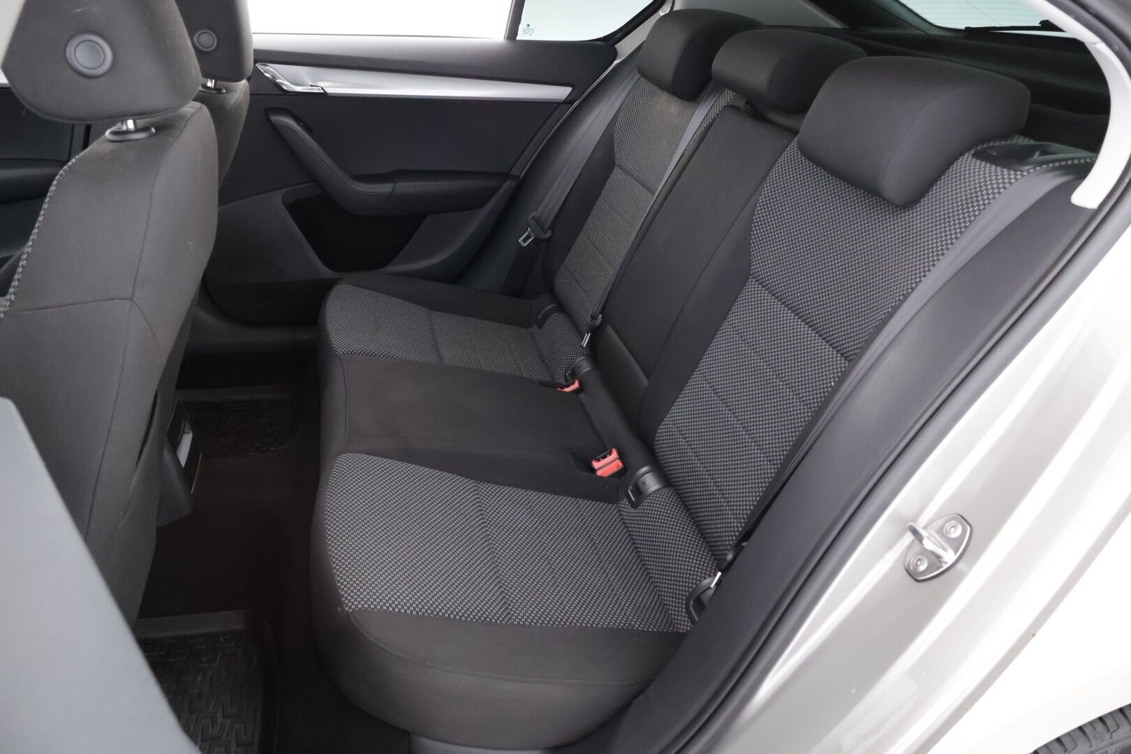 Skoda Octavia 2013 1,6 TDI Ambition DSG Autom. - Suomiauto | Juuri katsastettu | Lämpölasi | Lohko&Sisäpistoke | Peruutustutka | Vakkari | Juuri tullut Tampereelle!