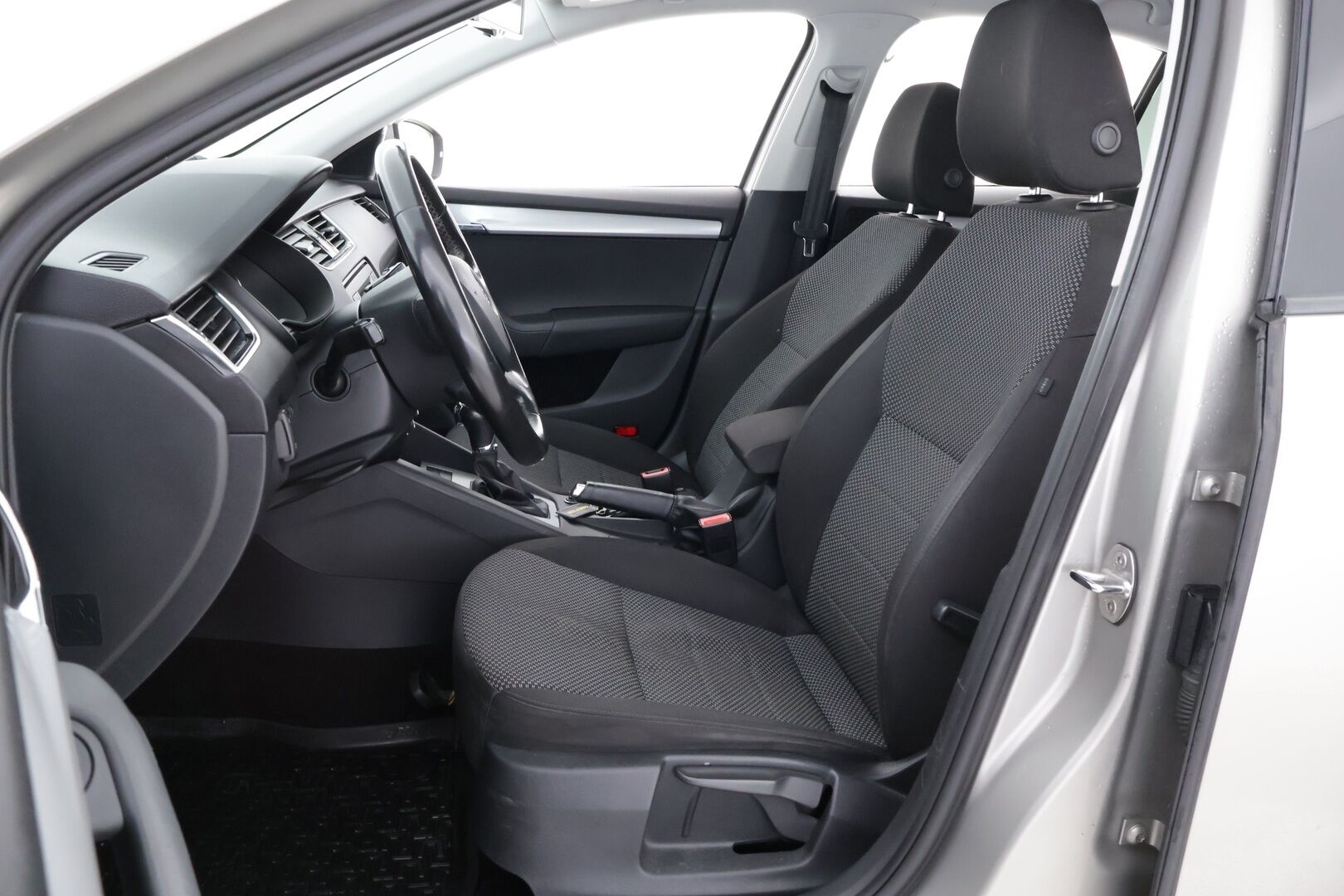 Skoda Octavia 2013 1,6 TDI Ambition DSG Autom. - Suomiauto | Juuri katsastettu | Lämpölasi | Lohko&Sisäpistoke | Peruutustutka | Vakkari | Juuri tullut Tampereelle!
