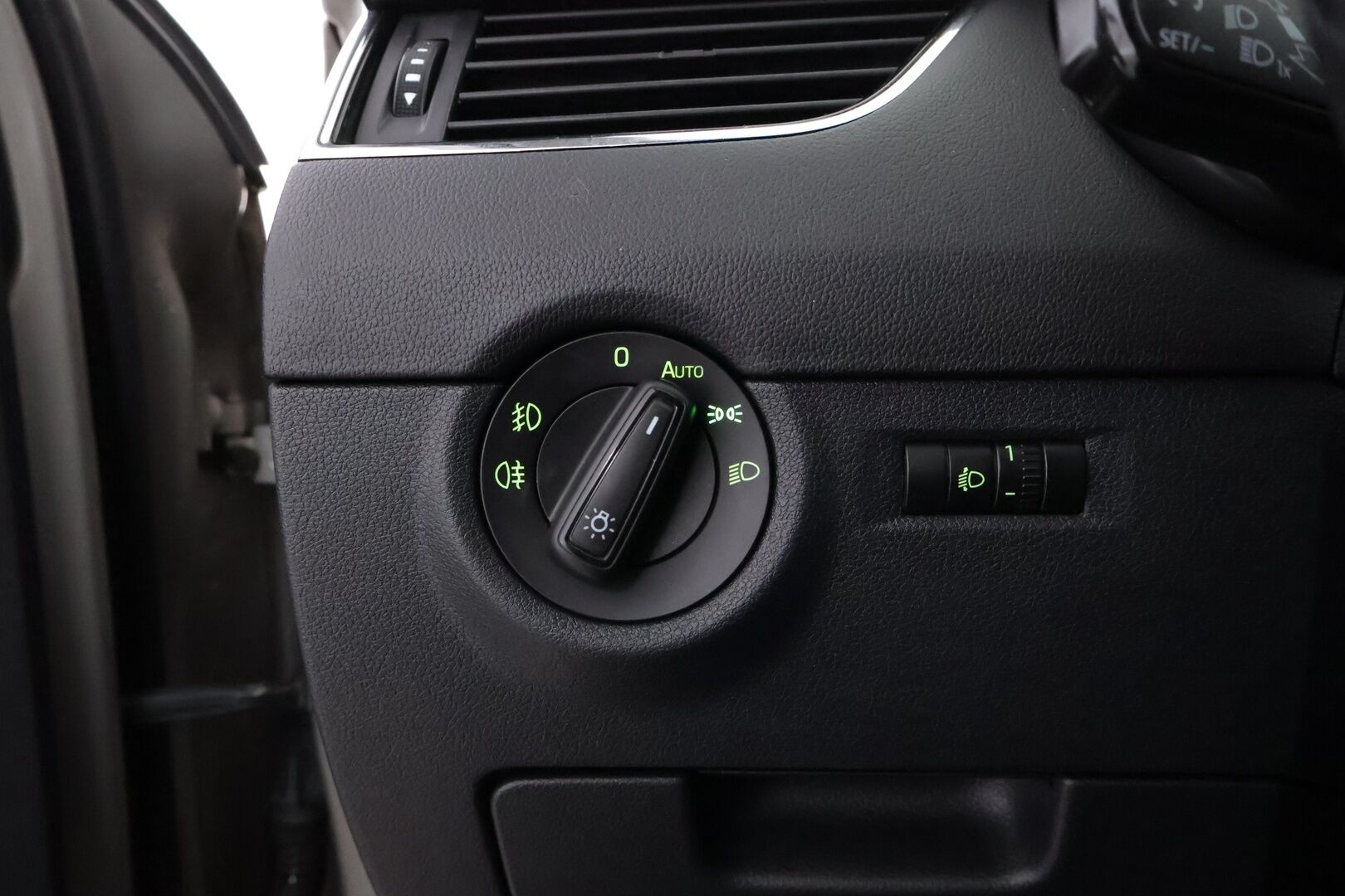 Skoda Octavia 2013 1,6 TDI Ambition DSG Autom. - Suomiauto | Juuri katsastettu | Lämpölasi | Lohko&Sisäpistoke | Peruutustutka | Vakkari | Juuri tullut Tampereelle!