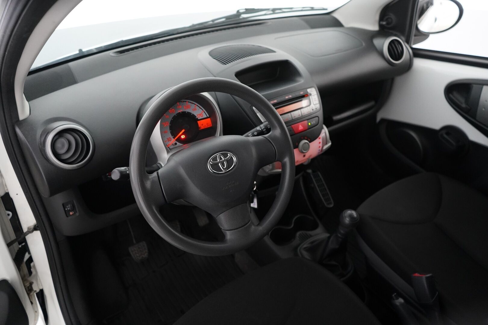 Toyota AYGO 2013 1,0 VVT-i Aygo Cool * Lohko+sisä / Penkinlämmittimet /