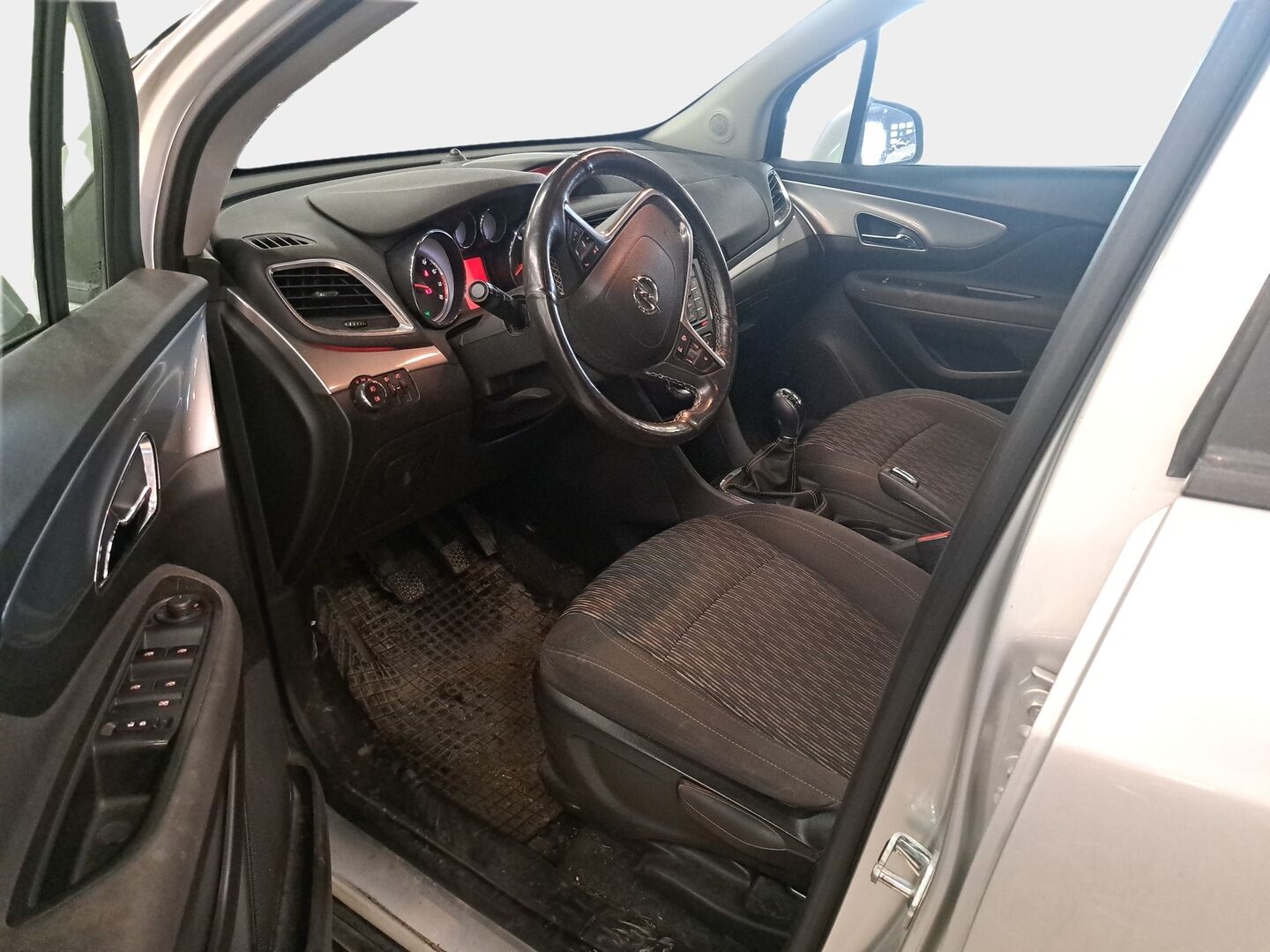 Opel Mokka 2013 5-ov Enjoy 1,4T Start/Stop 4x4 103kW * Suomiauto / Vetokoukku / Lohkolämmitin / Vakkari / Ratinlämmitin * - 2x renkaat & vanteet / Aut. ilmastointi / Neliveto!