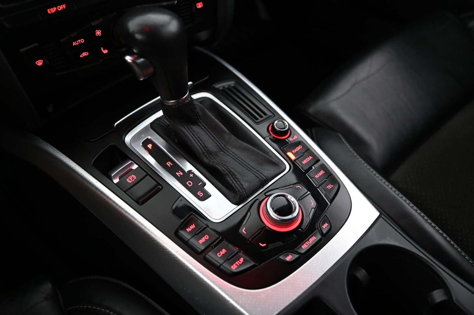 Audi A4 2009 Quattro *Myydään Huutokaupat.com* - Webasto / Sportti penkit / Koneremppa tehty! / MYYDÄÄN HUUTOKAUPAT.COMISSA 