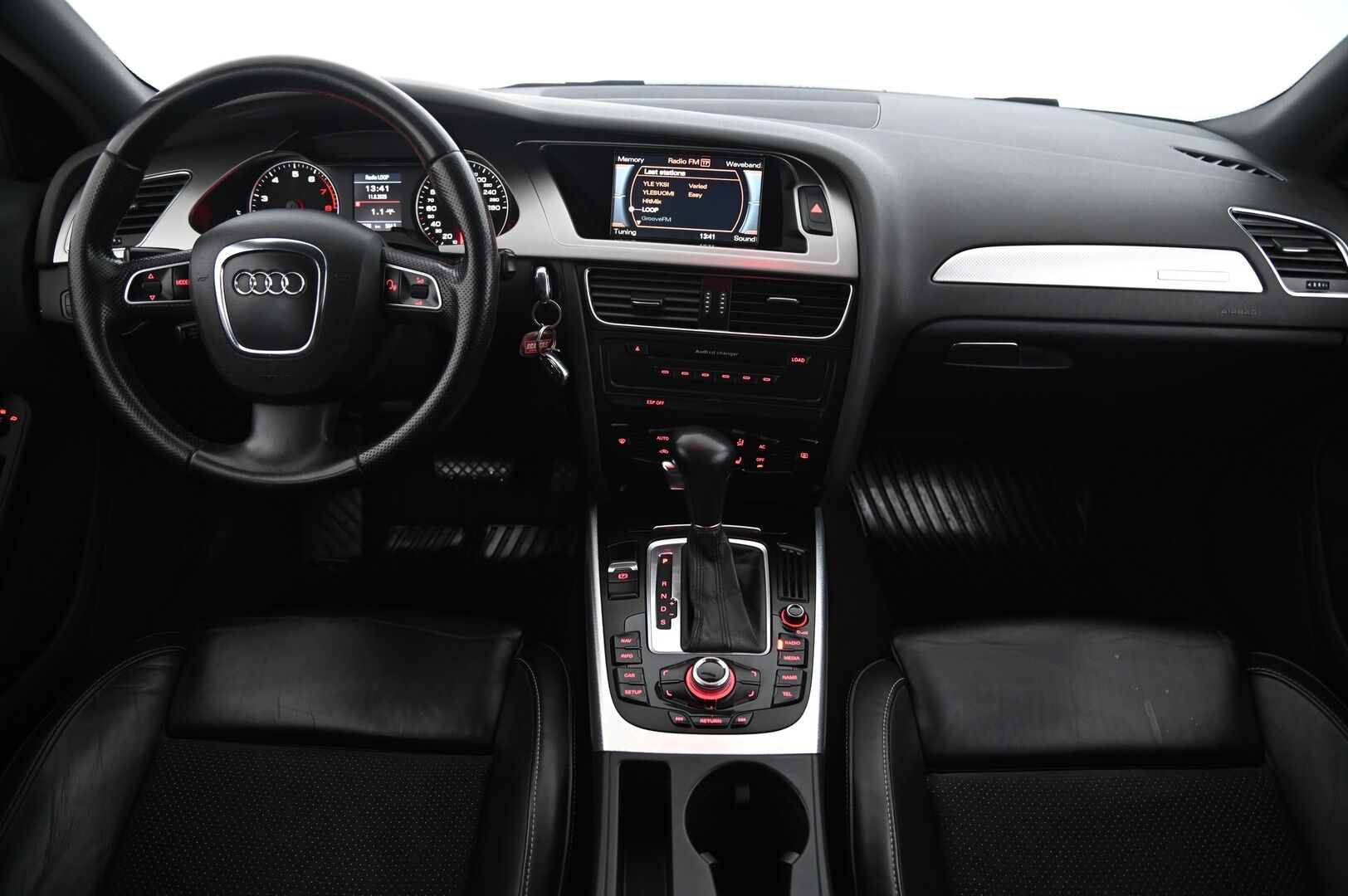 Audi A4 2009 Quattro *Myydään Huutokaupat.com* - Webasto / Sportti penkit / Koneremppa tehty! / MYYDÄÄN HUUTOKAUPAT.COMISSA 
