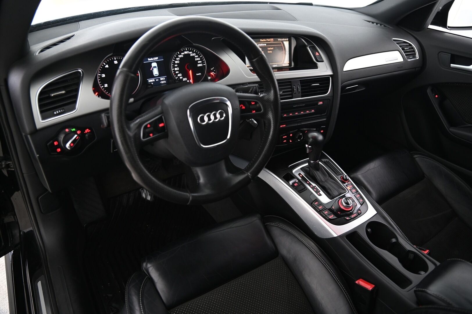 Audi A4 2009 Quattro *Myydään Huutokaupat.com* - Webasto / Sportti penkit / Koneremppa tehty! / MYYDÄÄN HUUTOKAUPAT.COMISSA 