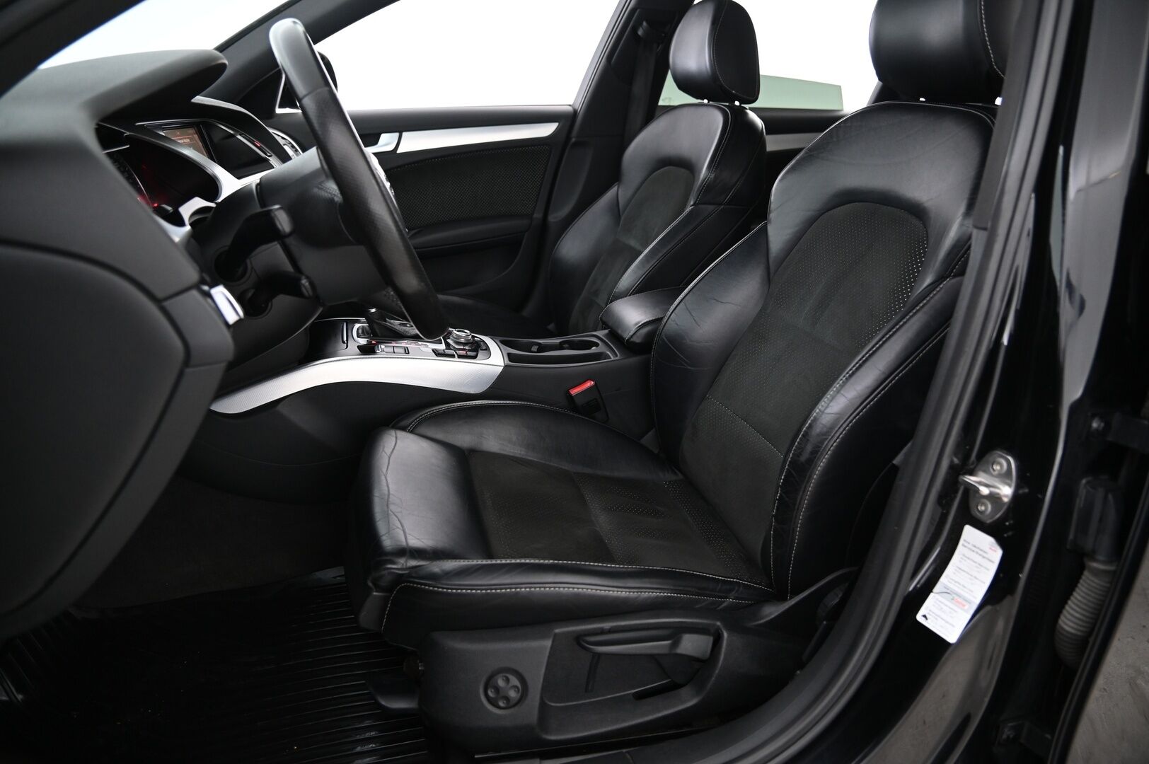 Audi A4 2009 Quattro *Myydään Huutokaupat.com* - Webasto / Sportti penkit / Koneremppa tehty! / MYYDÄÄN HUUTOKAUPAT.COMISSA 