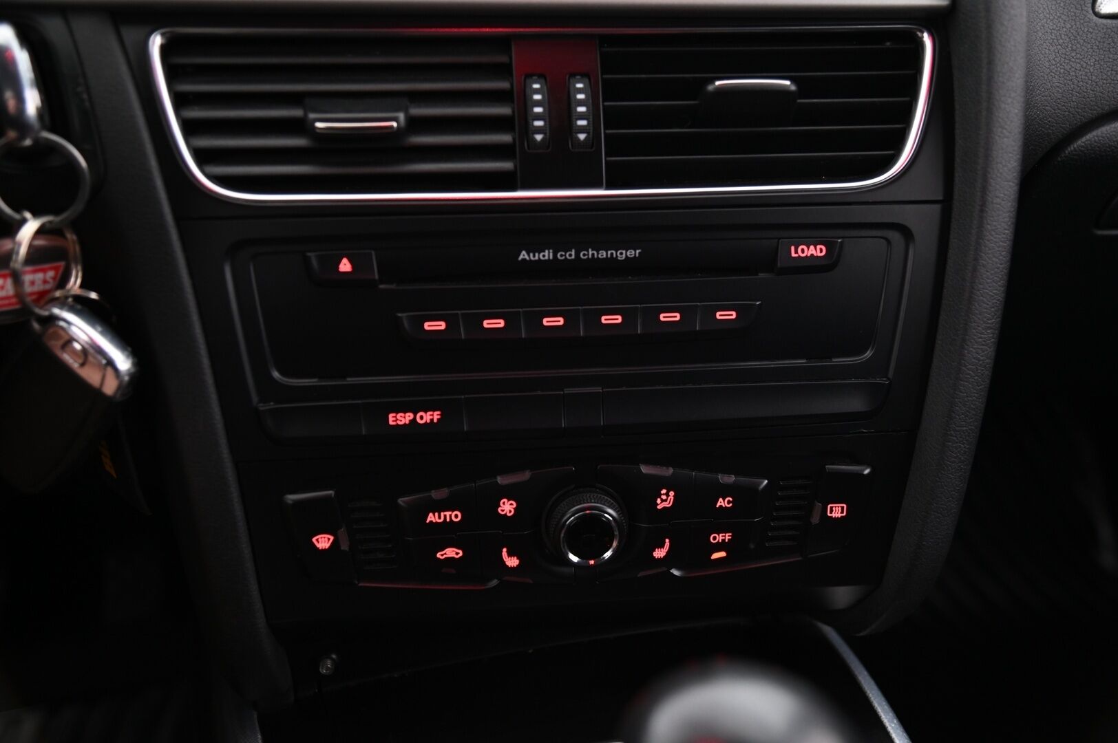 Audi A4 2009 Quattro *Myydään Huutokaupat.com* - Webasto / Sportti penkit / Koneremppa tehty! / MYYDÄÄN HUUTOKAUPAT.COMISSA 