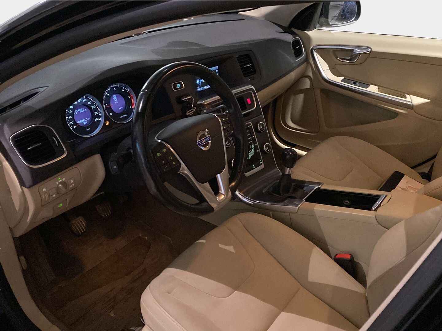 Volvo S60 2013 D2 Momentum Business *Webasto / Vakkari / Parkkitutka / Puolinahat / Xenon / Huoltokirja / 2x renkaat ja vanteet* - Juuri huollettu / Kahdet hyvät renkaat / Jakohihna vaihdettu 2024 / Tarkka huoltokirja