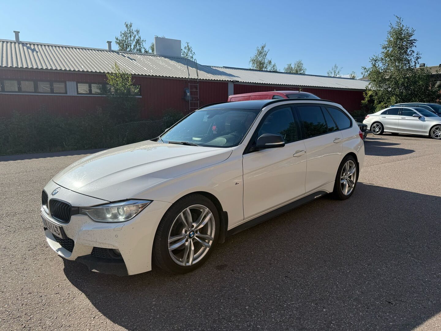 BMW 320 2014 F31 Touring 320d TwinPower Turbo A xDrive Business Automatic M-sport - Webasto / Ratinlämmitys / Xenonit / Harman&Kardon / Suomi auto