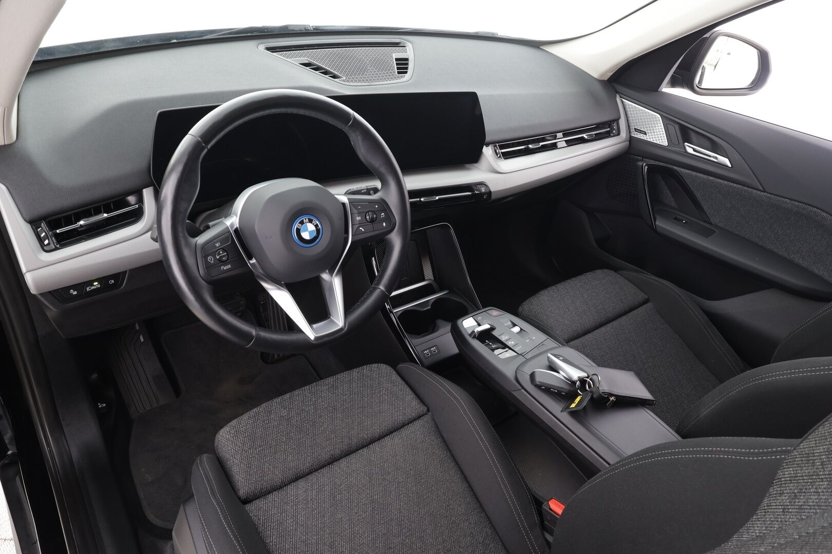 BMW X1 2024 U11 30e xDrive Charged Edition - | ACC | Lisälämmitin | Koukku | H/K | Widescreen | Hierova Muistipenkki | P.Kamera | Comfort Access | Apple&Android | 1.Om suomi-auto | Kahdet Renkaat | Merkkihuollettu |