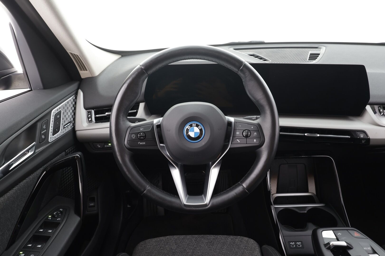 BMW X1 2024 U11 30e xDrive Charged Edition - | ACC | Lisälämmitin | Koukku | H/K | Widescreen | Hierova Muistipenkki | P.Kamera | Comfort Access | Apple&Android | 1.Om suomi-auto | Kahdet Renkaat | Merkkihuollettu |