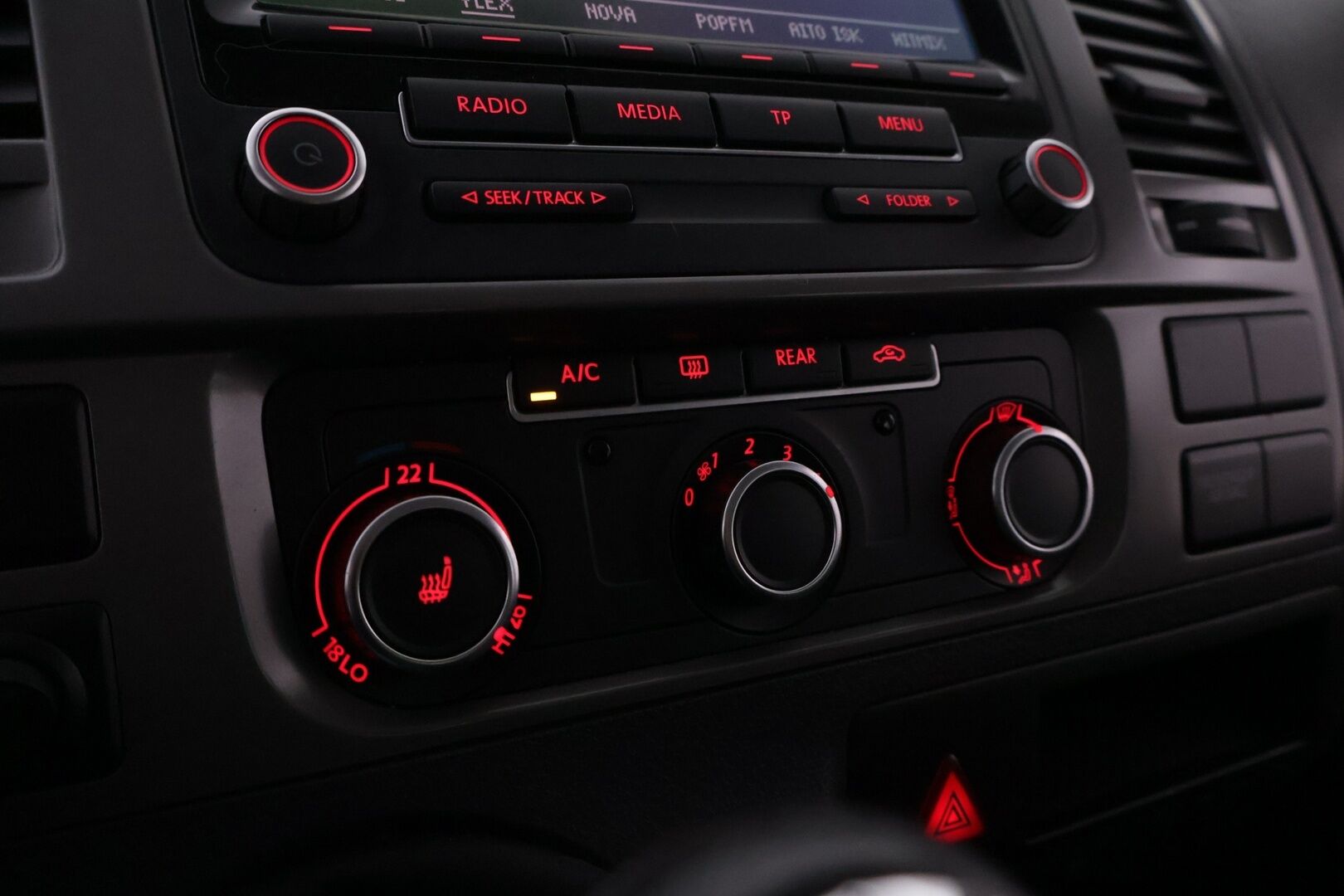 Volkswagen Caravelle 2014 Comfortline pitkä 2,0 TDI 103 kW 4Motion *8-paik / Vakkari / Koukku / Lohko / Suomiauto* - Hihna vaihdettu 198tkm / 8-paikkainen neliveto Suomiauto kaksilla hyväkuntoisilla renkailla!