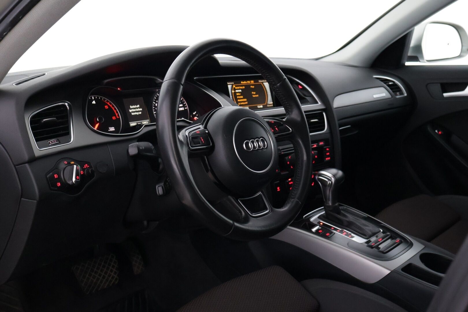 Audi A4 allroad quattro 2013 Business 2,0 TDI 130kW quattro S tronic *Myydään Huutokauppa.com* - Myydään Huutokauppa.com