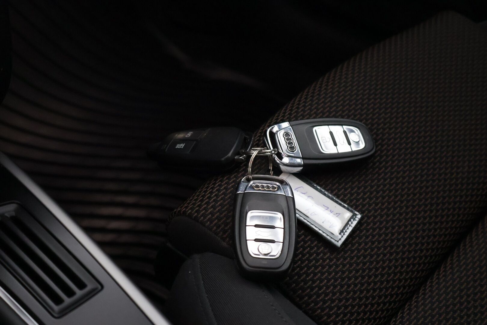 Audi A4 allroad quattro 2013 Business 2,0 TDI 130kW quattro S tronic *Myydään Huutokauppa.com* - Myydään Huutokauppa.com