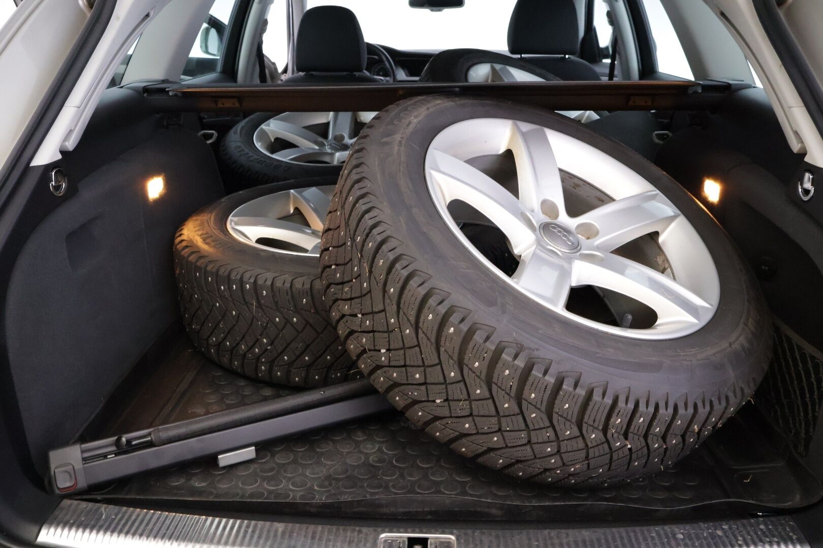 Audi A4 allroad quattro 2013 Business 2,0 TDI 130kW quattro S tronic *Myydään Huutokauppa.com* - Myydään Huutokauppa.com