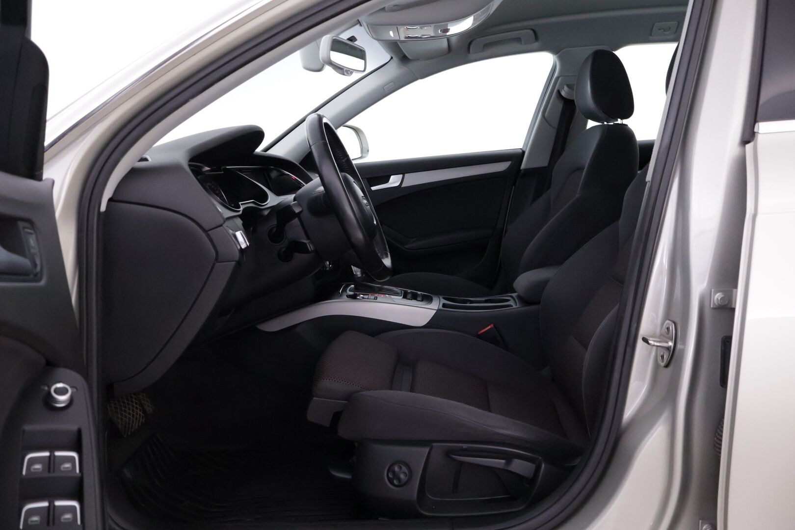 Audi A4 allroad quattro 2013 Business 2,0 TDI 130kW quattro S tronic *Myydään Huutokauppa.com* - Myydään Huutokauppa.com