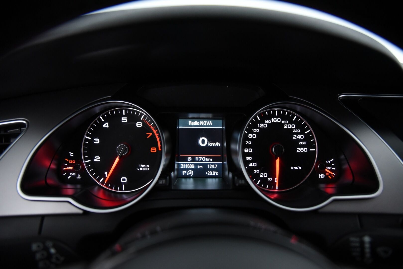 Audi A5 2014 Sportback Business 1,8 TFSI 125 kW multitronic / Suomi-Auto / Vakkari / Lohkolämmitin / Sport-Penkit / P-tutkat / BT-Audio - Asianmukaisesti huollettu koko käyttöiän ajan & Runsaasti lisätöitä tehty!