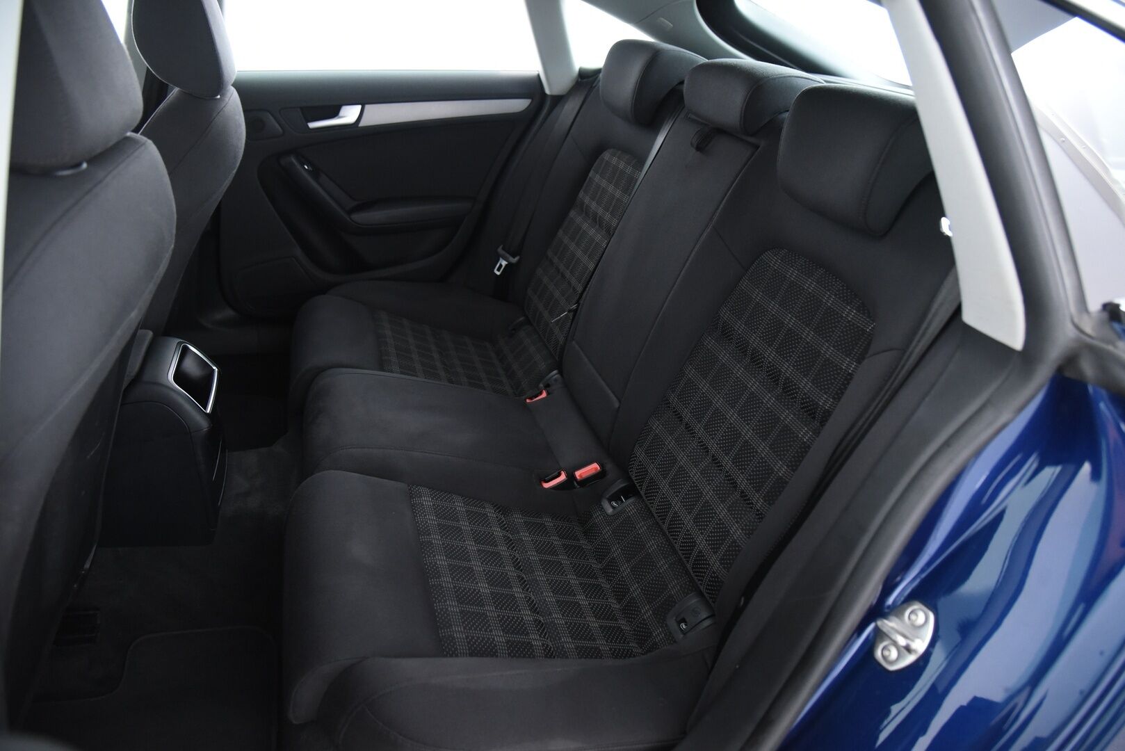 Audi A5 2014 Sportback Business 1,8 TFSI 125 kW multitronic / Suomi-Auto / Vakkari / Lohkolämmitin / Sport-Penkit / P-tutkat / BT-Audio - Asianmukaisesti huollettu koko käyttöiän ajan & Runsaasti lisätöitä tehty!