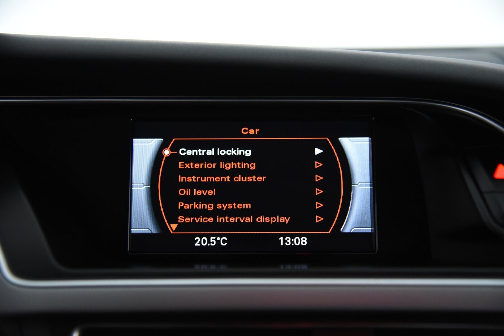 Audi A5 2014 Sportback Business 1,8 TFSI 125 kW multitronic / Suomi-Auto / Vakkari / Lohkolämmitin / Sport-Penkit / P-tutkat / BT-Audio - Asianmukaisesti huollettu koko käyttöiän ajan & Runsaasti lisätöitä tehty!