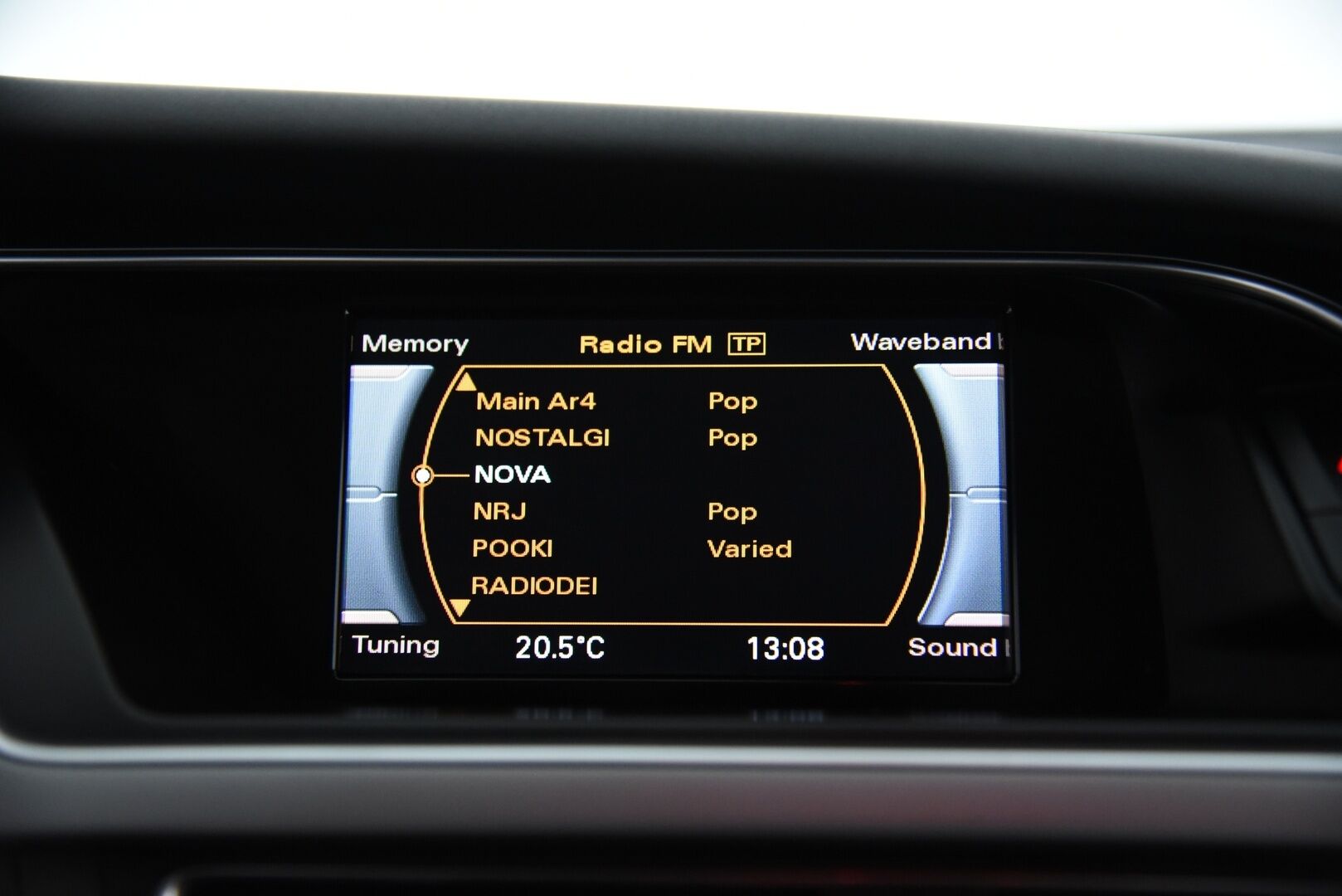 Audi A5 2014 Sportback Business 1,8 TFSI 125 kW multitronic / Suomi-Auto / Vakkari / Lohkolämmitin / Sport-Penkit / P-tutkat / BT-Audio - Asianmukaisesti huollettu koko käyttöiän ajan & Runsaasti lisätöitä tehty!