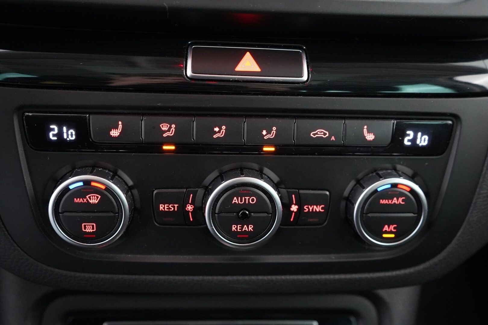 Seat Alhambra 2014 2,0 TDI 177 Style Business DSG 7H * Vakkari / Tutkat / Lohko /  Koukku / Lasikatto * - Suomi-auto / Myydään juuri katsastettuna & huollettuna / Kahdet OEM vanteet / 7-Paikkainen