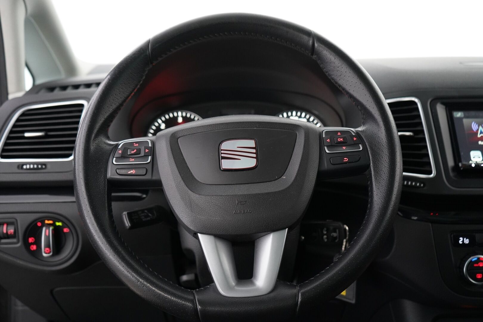 Seat Alhambra 2014 2,0 TDI 177 Style Business DSG 7H * Vakkari / Tutkat / Lohko /  Koukku / Lasikatto * - Suomi-auto / Myydään juuri katsastettuna & huollettuna / Kahdet OEM vanteet / 7-Paikkainen