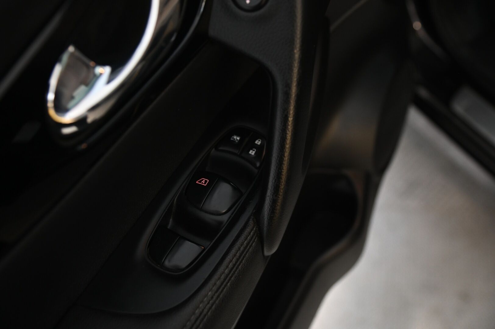 Nissan Qashqai 2014 1,6dCi Tekna 4WD 6M/T Driver Asst Alcantara Premier *Lasikatto/  Nahka-alcantara/  360 Kamera/  Blis/  Koukku* - Suomiauto / Juuri huollettu / Kattavat varusteet