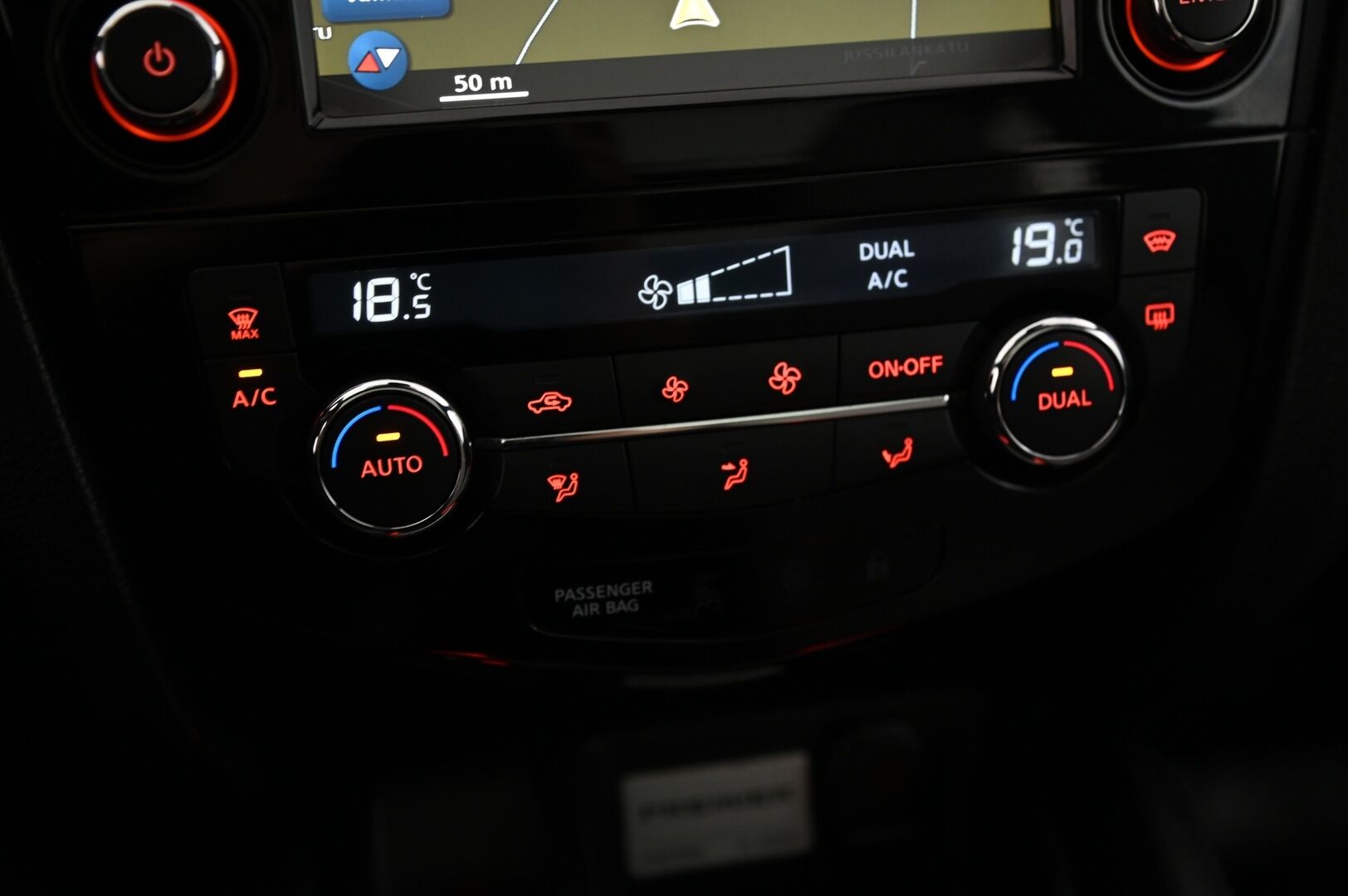 Nissan Qashqai 2014 1,6dCi Tekna 4WD 6M/T Driver Asst Alcantara Premier *Lasikatto/  Nahka-alcantara/  360 Kamera/  Blis/  Koukku* - Suomiauto / Juuri huollettu / Kattavat varusteet