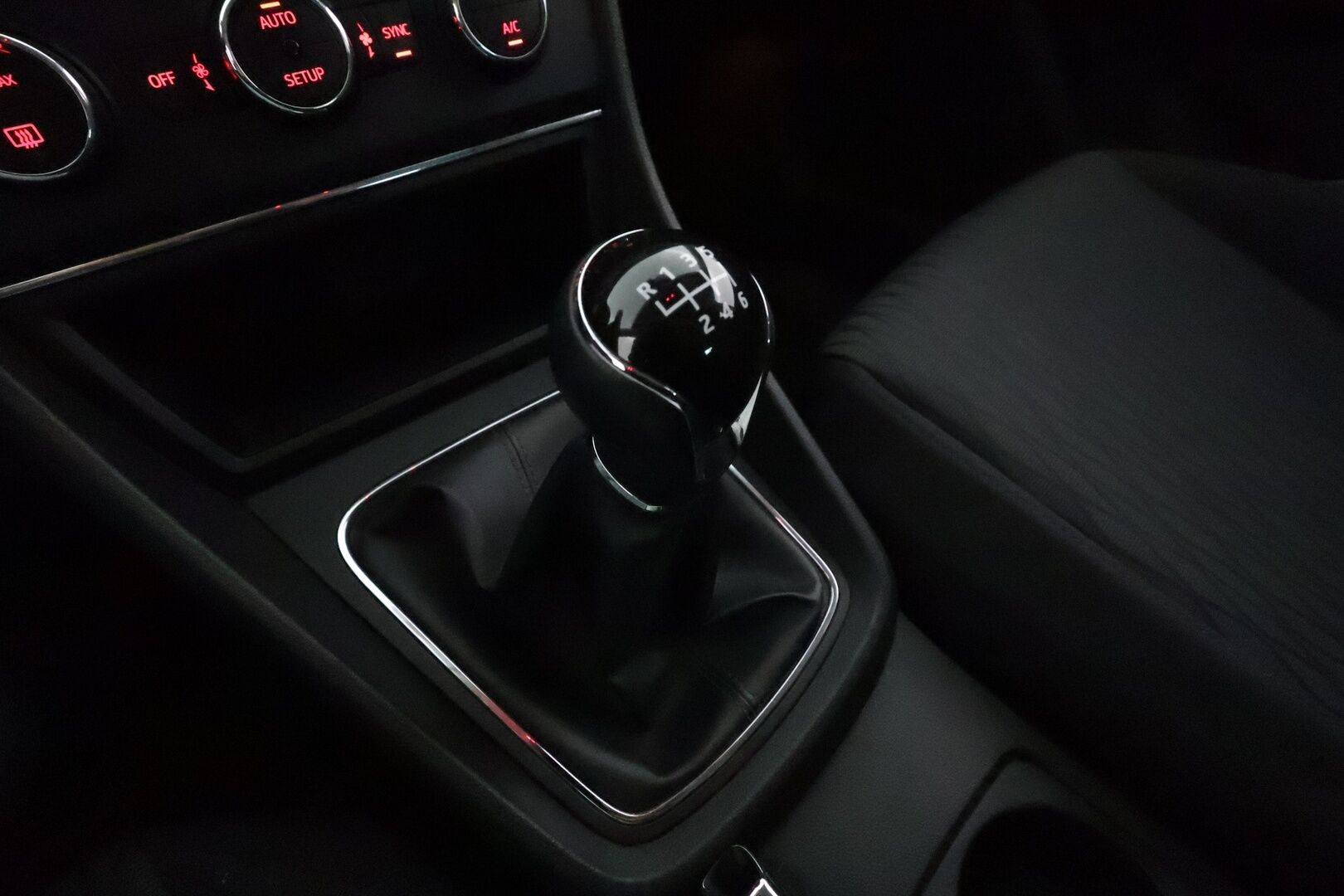 Seat Leon ST 2014 1,4 TSI 122 Style *Vakkari / P.tutkat / LED / Lohkolämmitin / Bluetooth* - Suomi-auto / Kahdet renkaat aluvanteilla