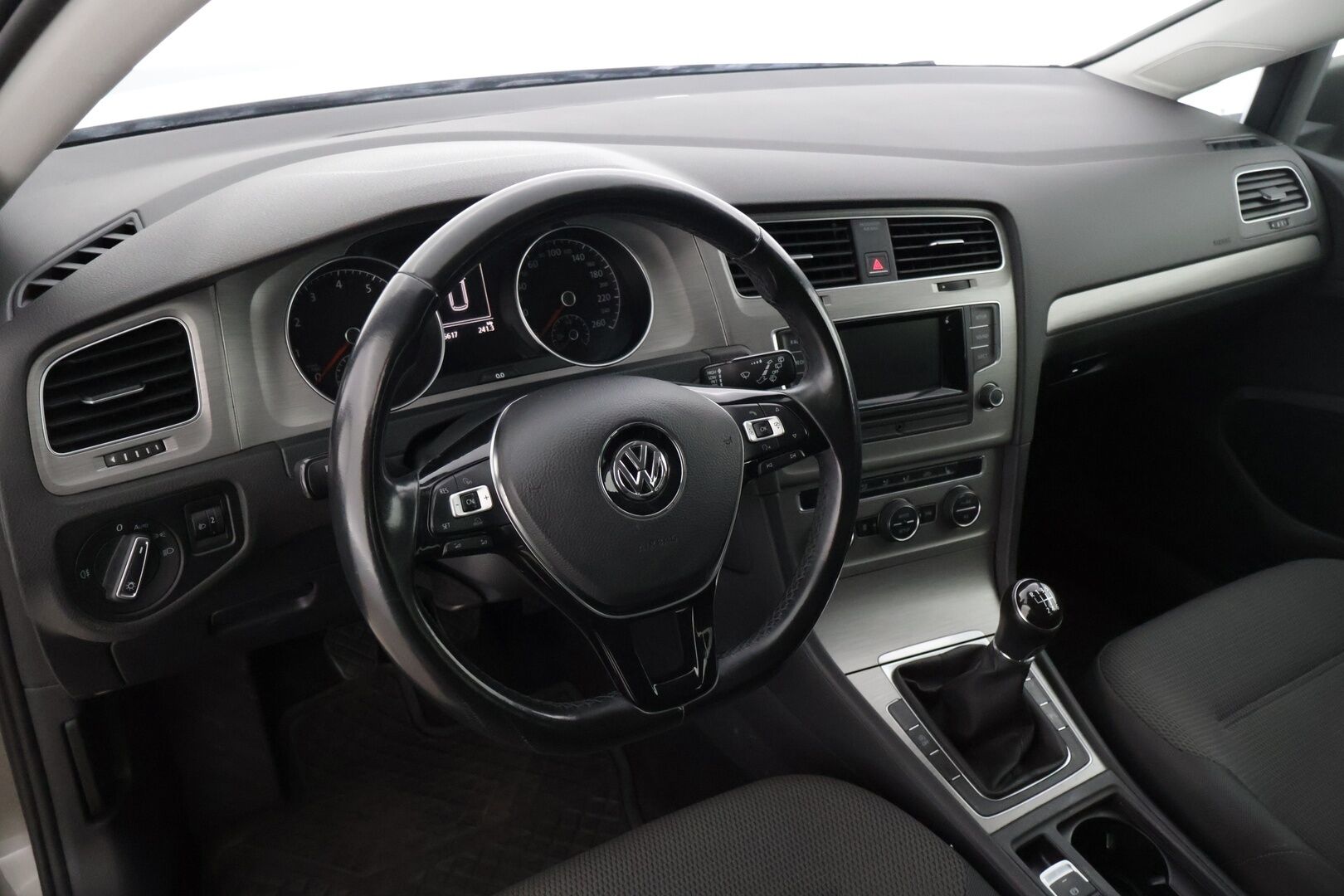 Volkswagen Golf 2014 Variant Comfortline 1,2 TSI 77 kW (105 hv) BlueMotion Technology * Webasto / Vakkari / Tutkat edessä ja takana * - * Juuri saapunut! / Suomi-auto / Kahdet renkaat omilla alumiinivanteilla! *