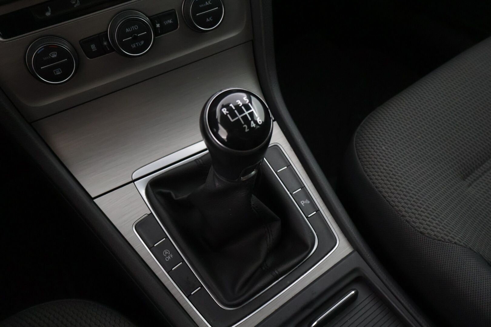 Volkswagen Golf 2014 Variant Comfortline 1,2 TSI 77 kW (105 hv) BlueMotion Technology * Webasto / Vakkari / Tutkat edessä ja takana * - * Juuri saapunut! / Suomi-auto / Kahdet renkaat omilla alumiinivanteilla! *