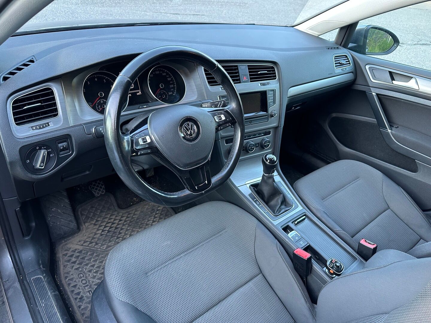 Volkswagen Golf 2014 Variant Comfortline 1,2 TSI 77 kW (105 hv) BlueMotion Technology * Webasto / Vakkari / Tutkat edessä ja takana * - * Juuri saapunut! / Suomi-auto / Kahdet renkaat omilla alumiinivanteilla! *